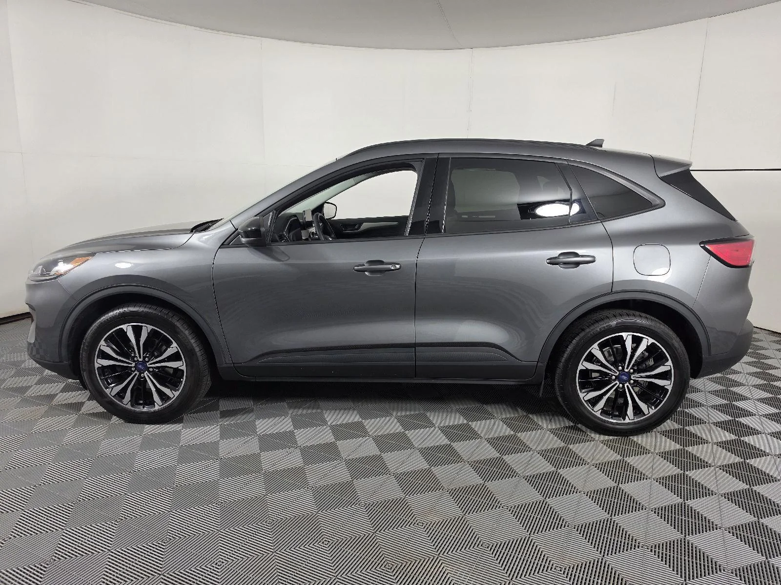 Used 2022 Carbonized Gray Ford SE image 8