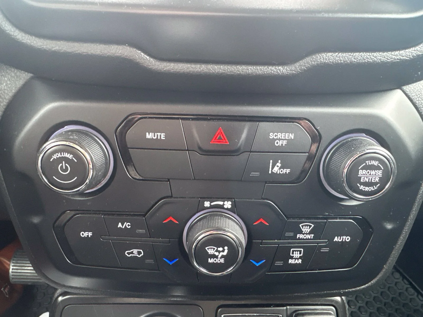 Used 2023 Graphite Gray Jeep Altitude image 21