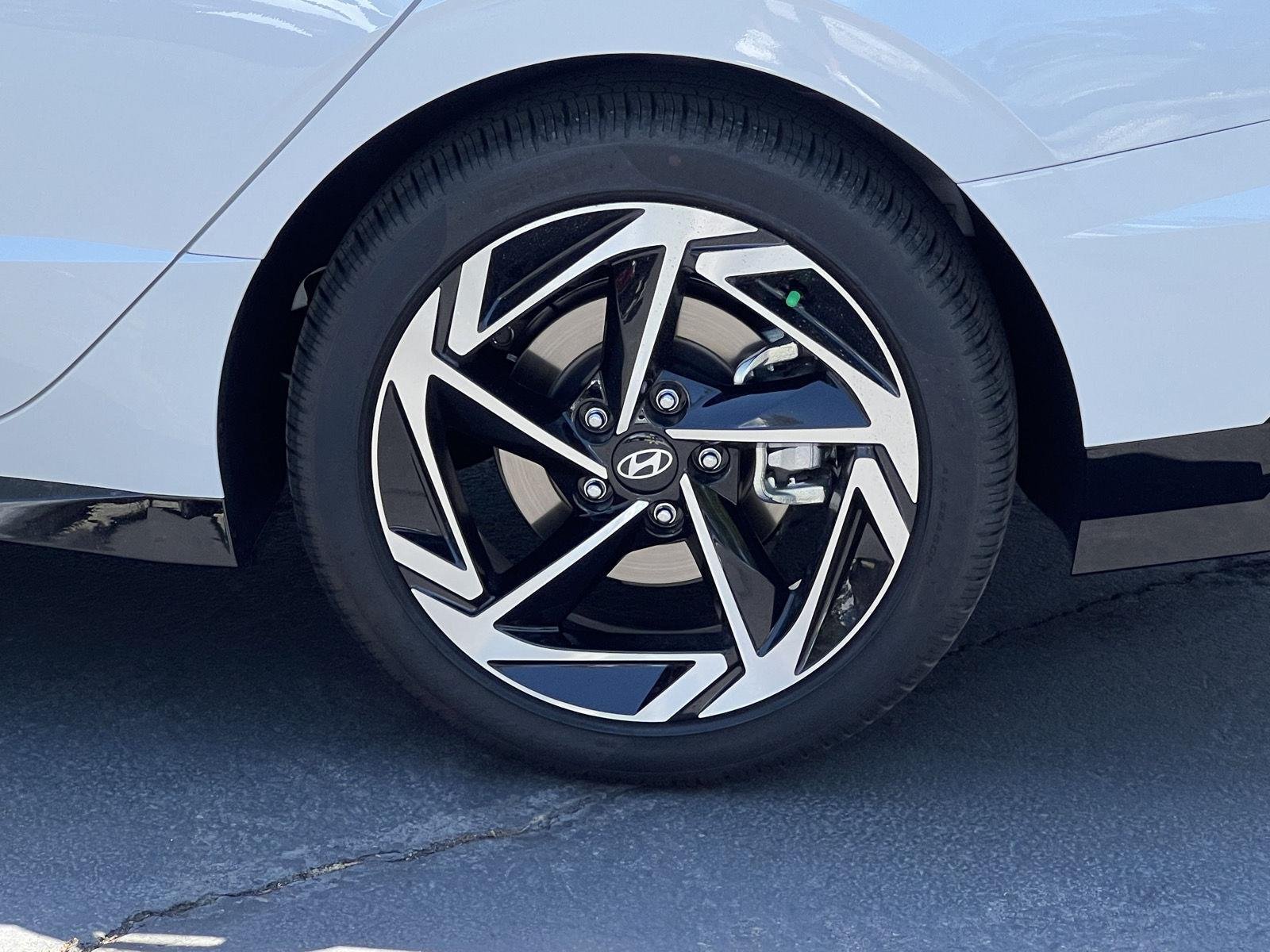 2026 Hyundai Sonata SEL - Photo 14