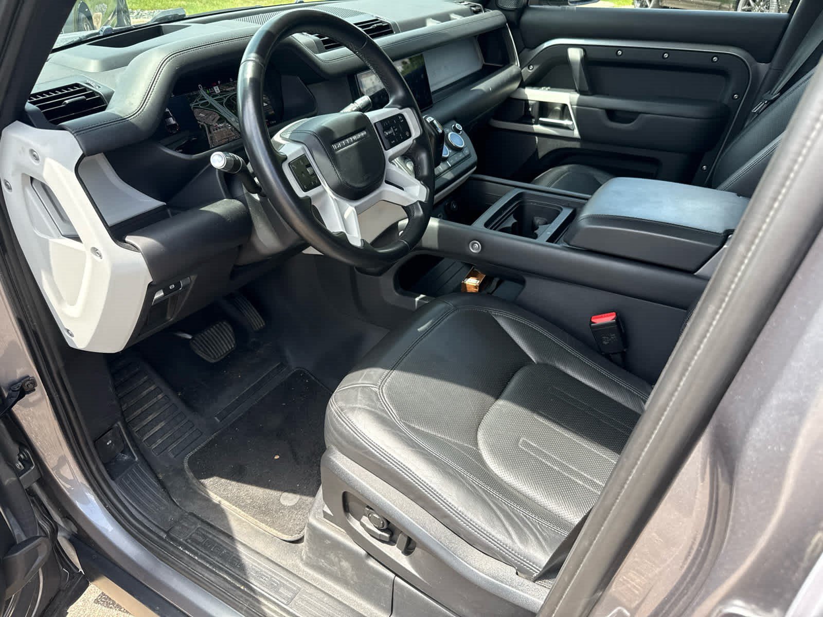 Used 2020 Eiger Grey Metallic Land Rover HSE image 8