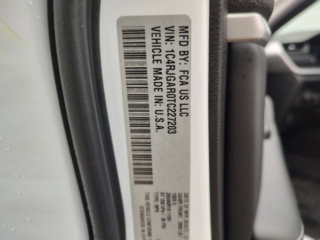 New 2026 Bright White Clear-Coat Exterior Paint Jeep Altitude image 35