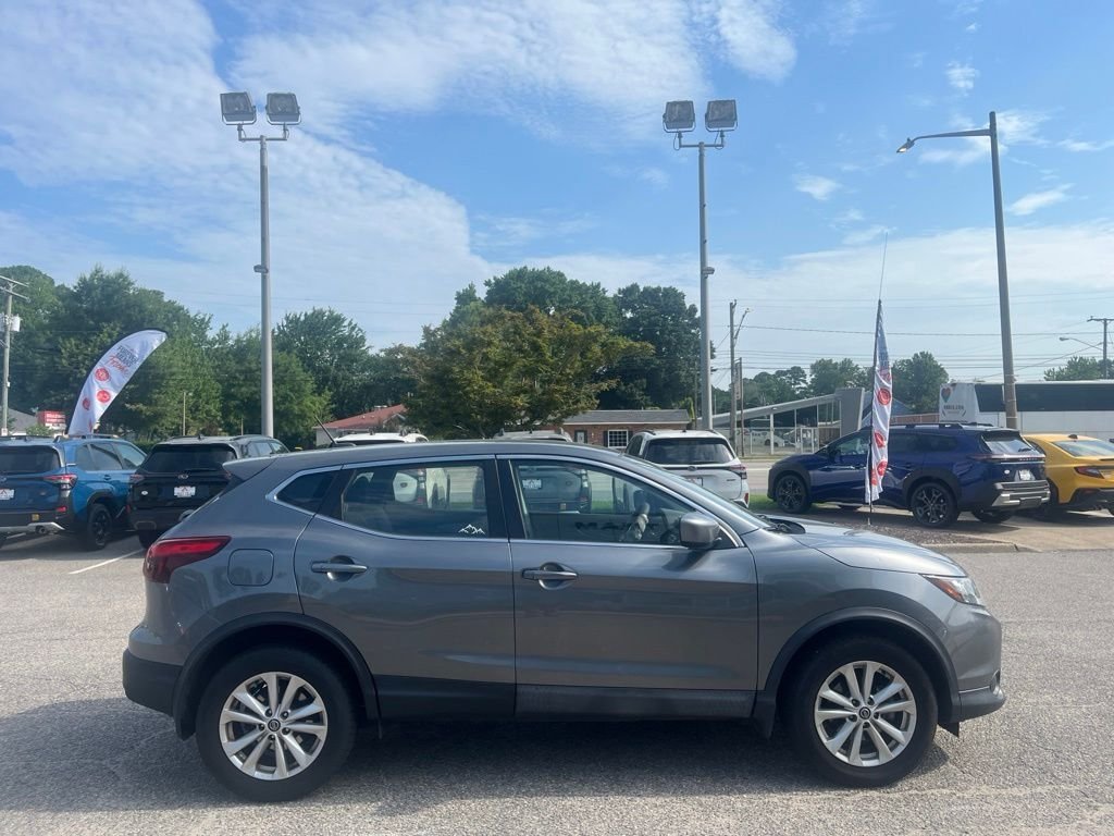 Used 2019 Gray Nissan S image 3