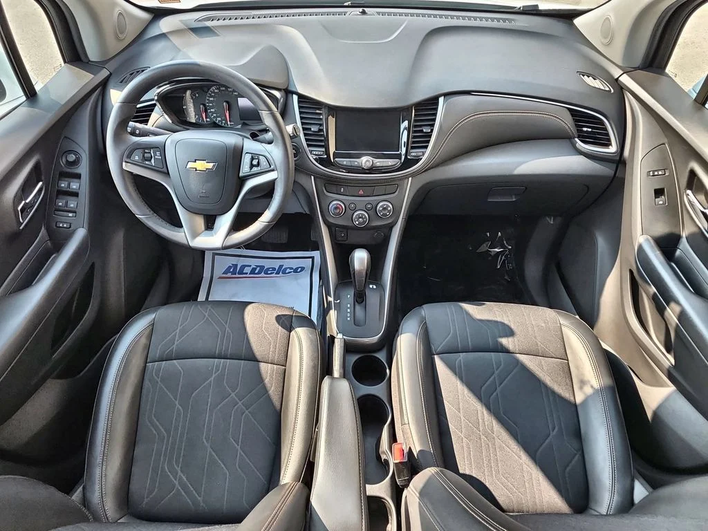 Used 2020 White Chevrolet LT image 21