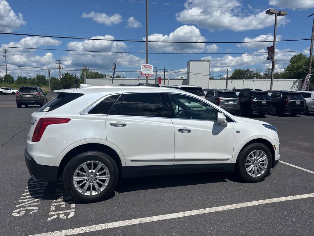 Certified Used 2018 CRYSTAL WHITE TRICOAT Cadillac AWD image 2