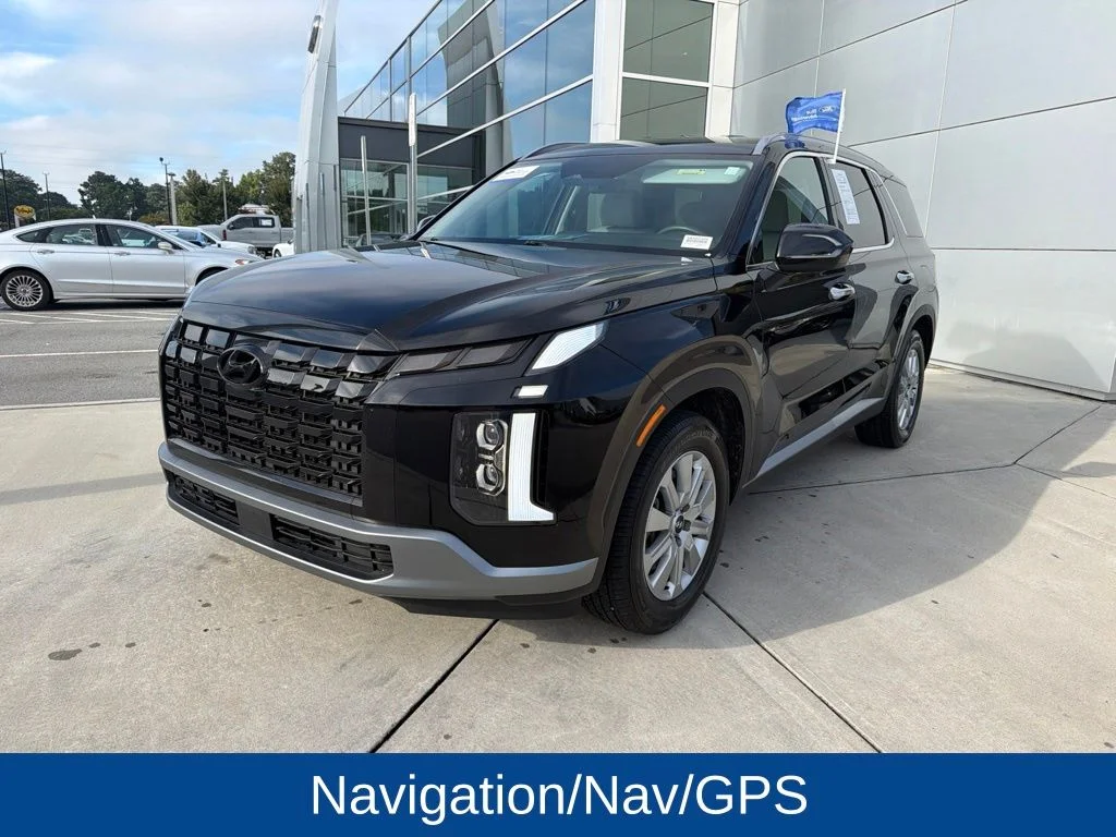 Certified Used 2025 Abyss Black Pearl Hyundai SEL image 5