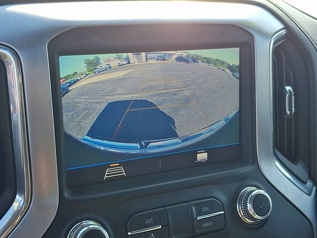 Used 2022 White GMC SLE image 16