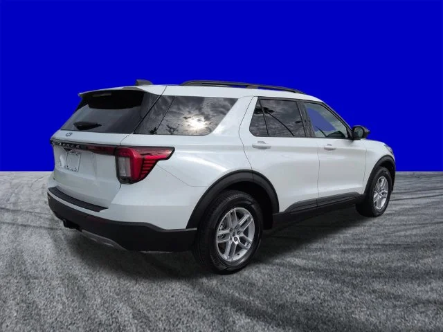 New 2027 Star White Metallic Tri-Coat Ford Active image 4