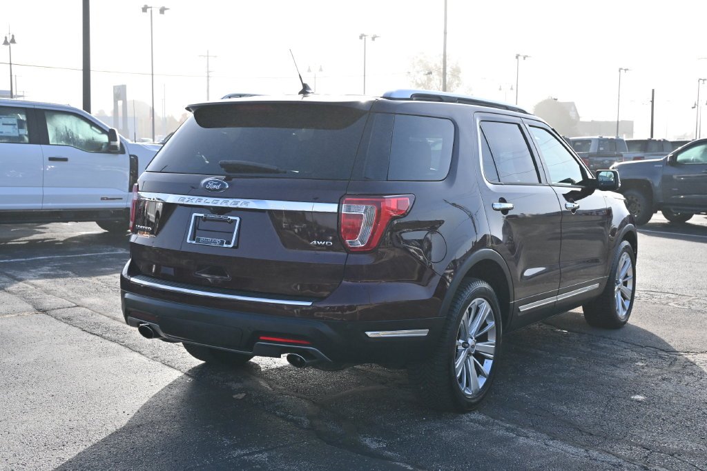 Used 2019 Burgundy Ford Limited image 9