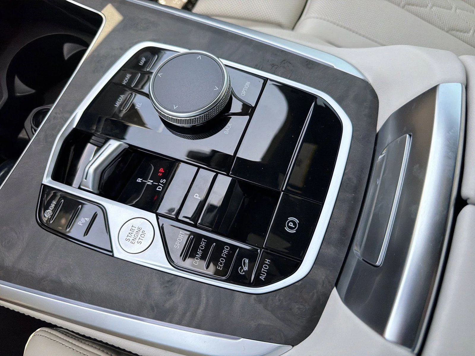 New 2026 Skyscraper Grey Metallic BMW xDrive40i image 38