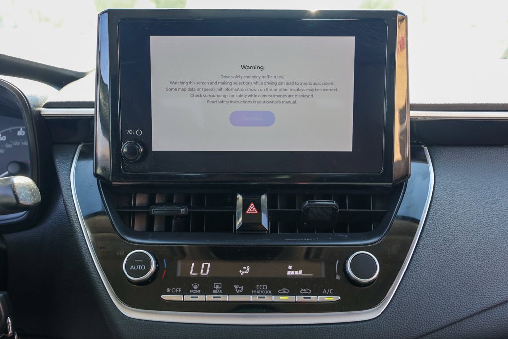 Used 2025  Toyota LE image 27