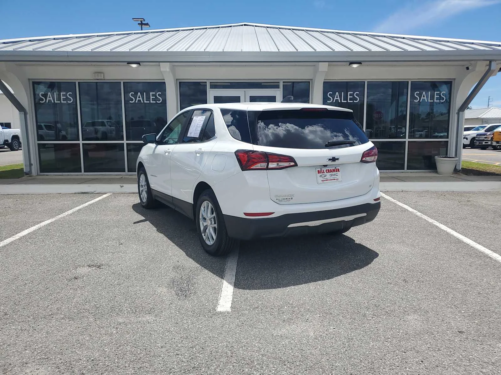 Used 2024 Summit White Chevrolet LT image 3