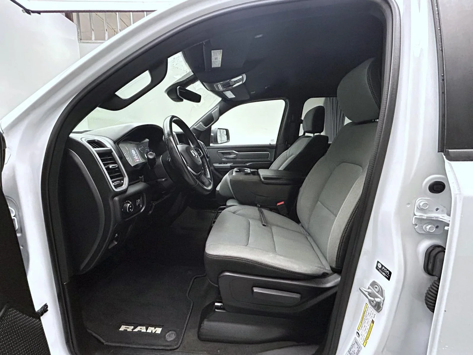 Used 2023 White Ram Big Horn/Lone Star image 10