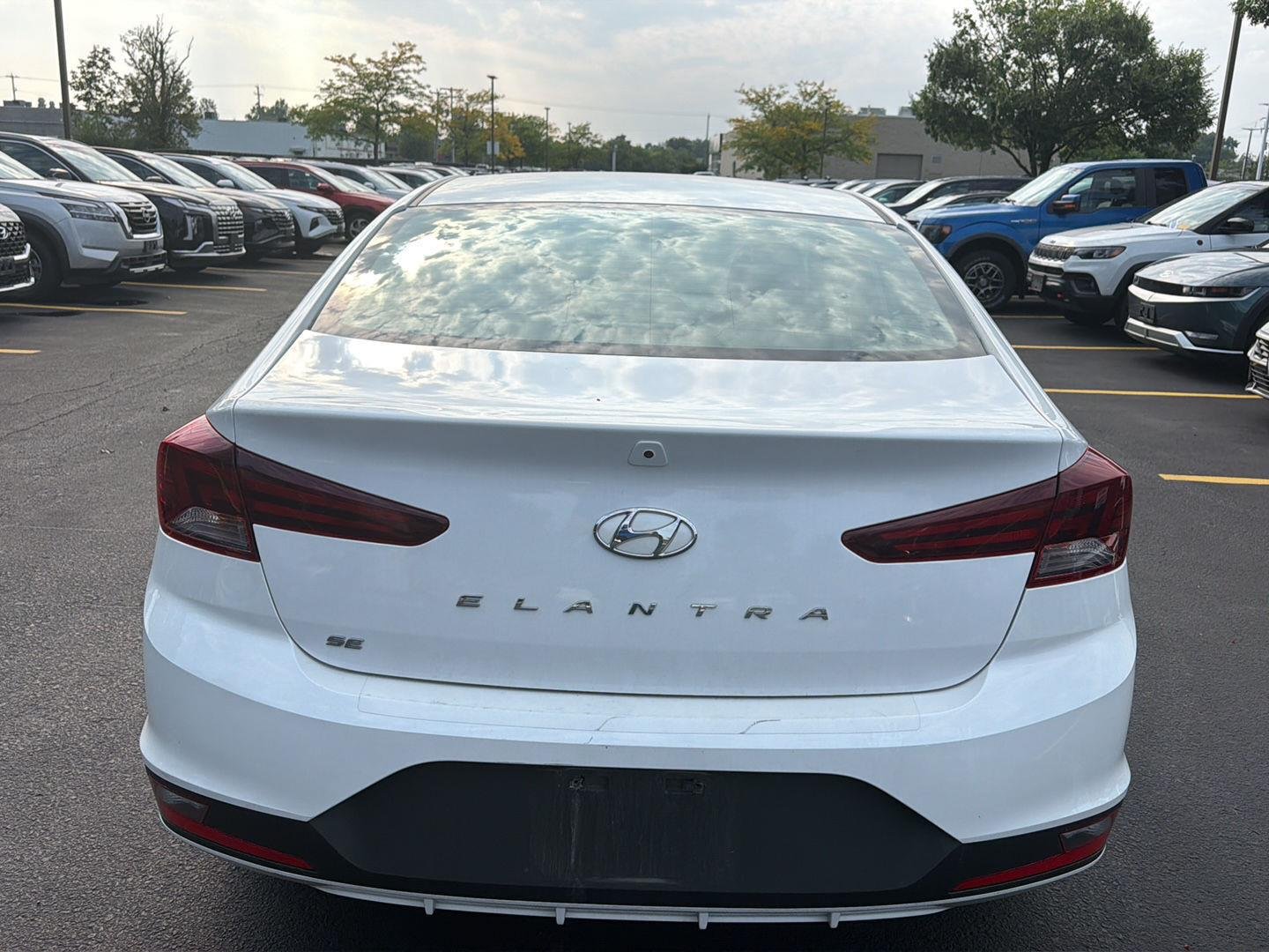 Used 2020 Quartz White Pearl Hyundai SE image 5