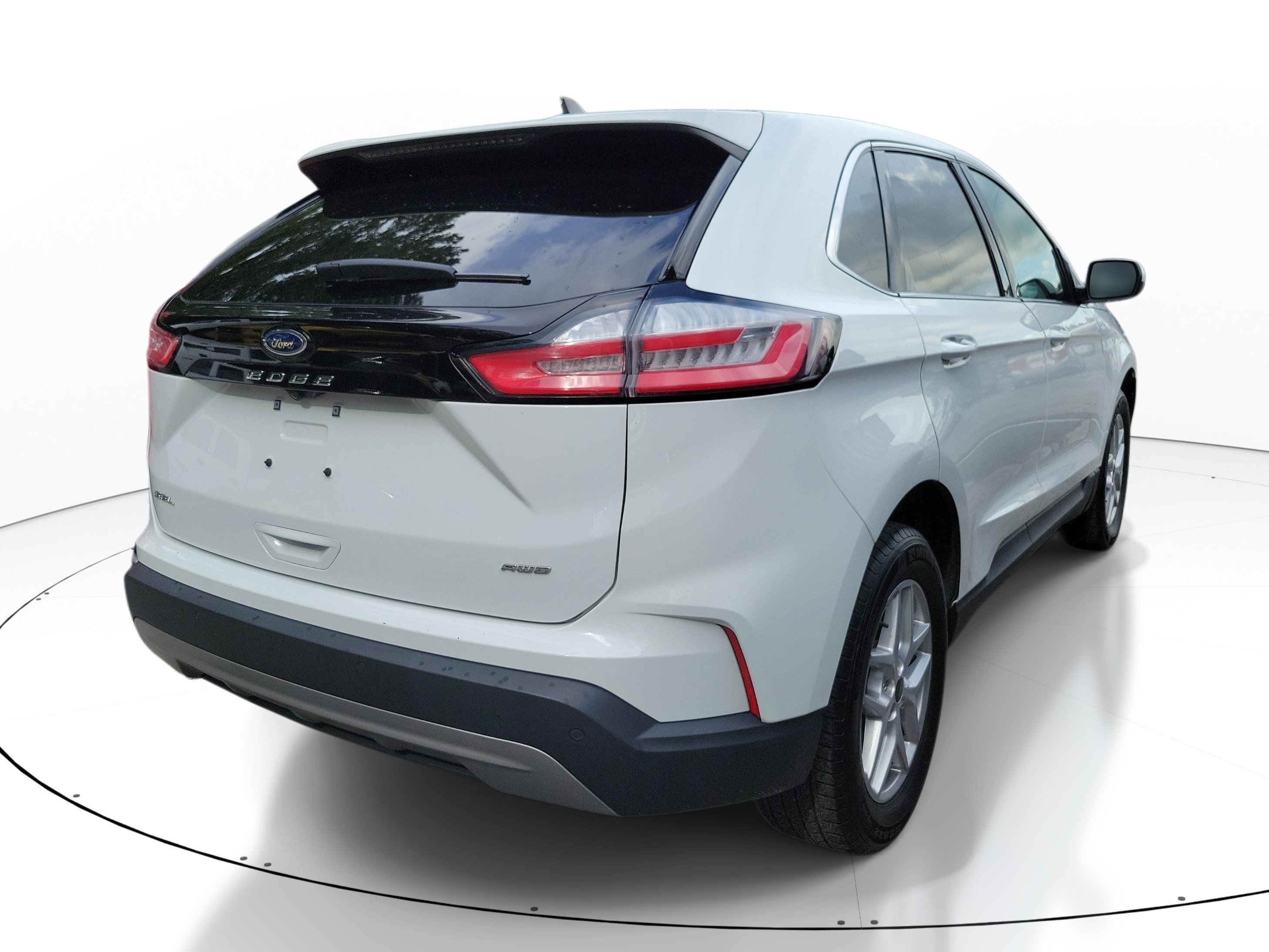 Used 2024 Oxford White Ford SEL image 5