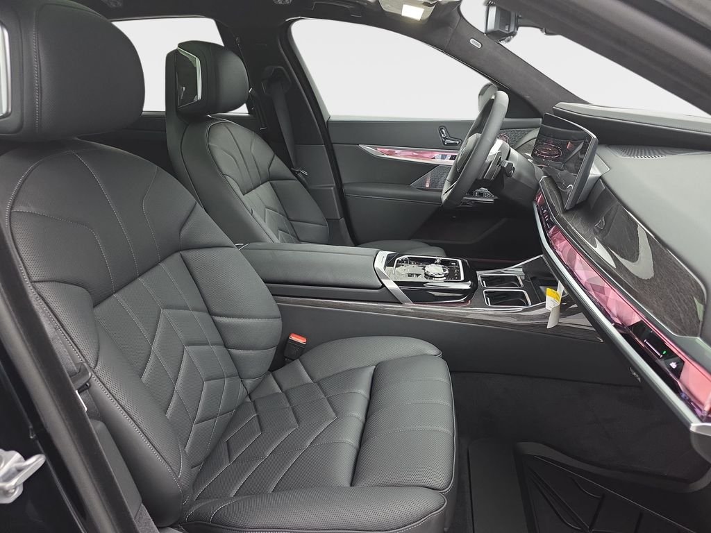 New 2026 Black Sapphire Metallic BMW 760i xDrive image 9