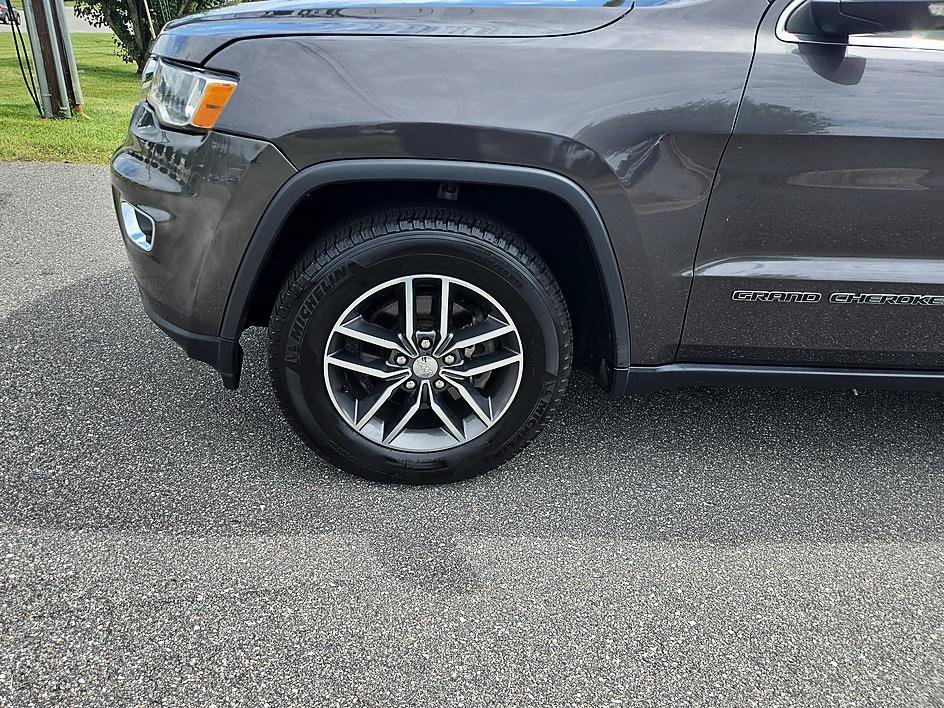 Used 2017 Granite Crystal Metallic Clearcoat Jeep Limited image 2