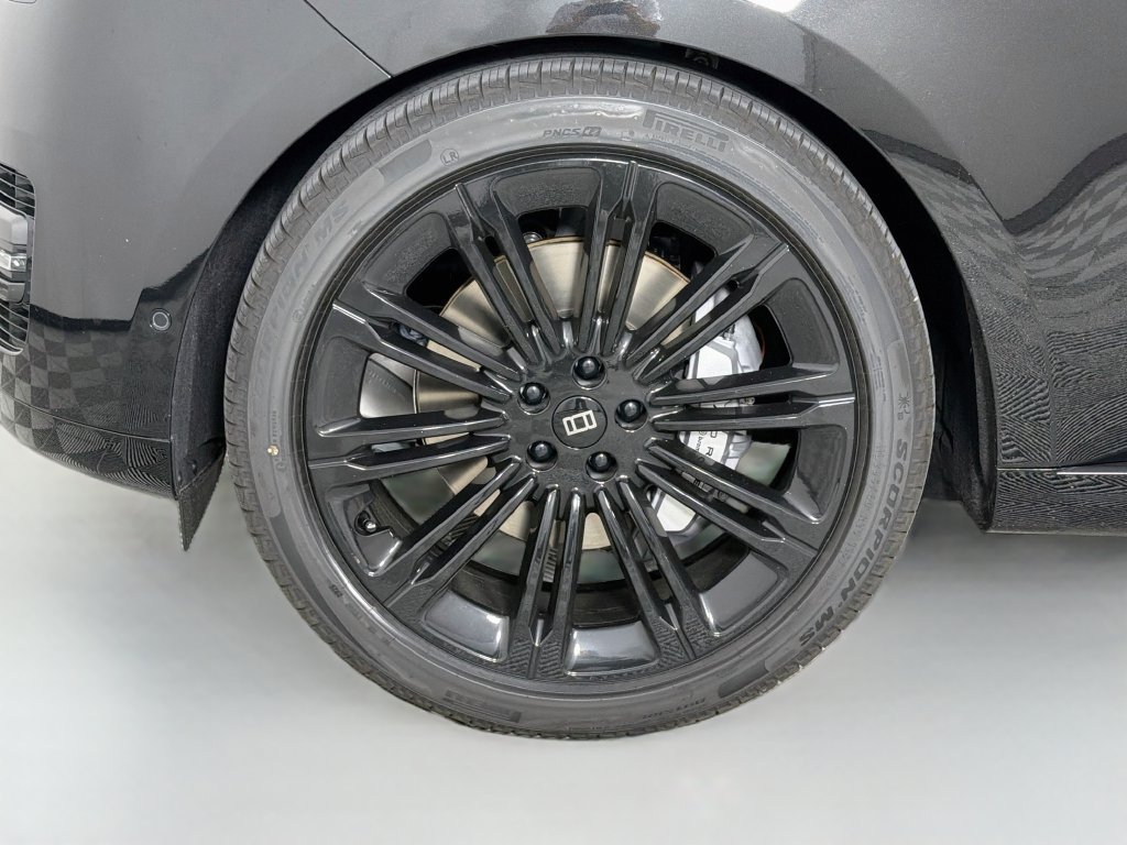 New 2027 Santorini Black Land Rover SE image 33
