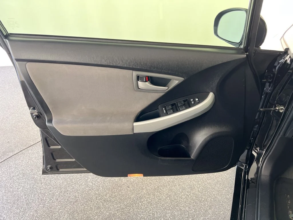 Used 2013 Black Toyota Two image 13