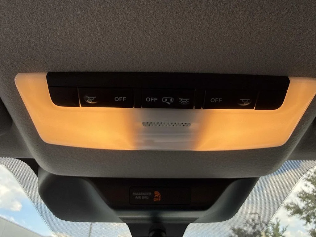 Used 2025 White Nissan S image 41