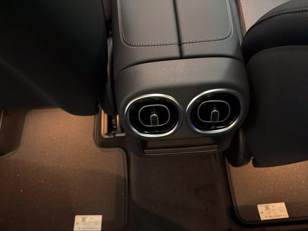 New 2027 Black Mercedes-Benz GLC 300 image 24