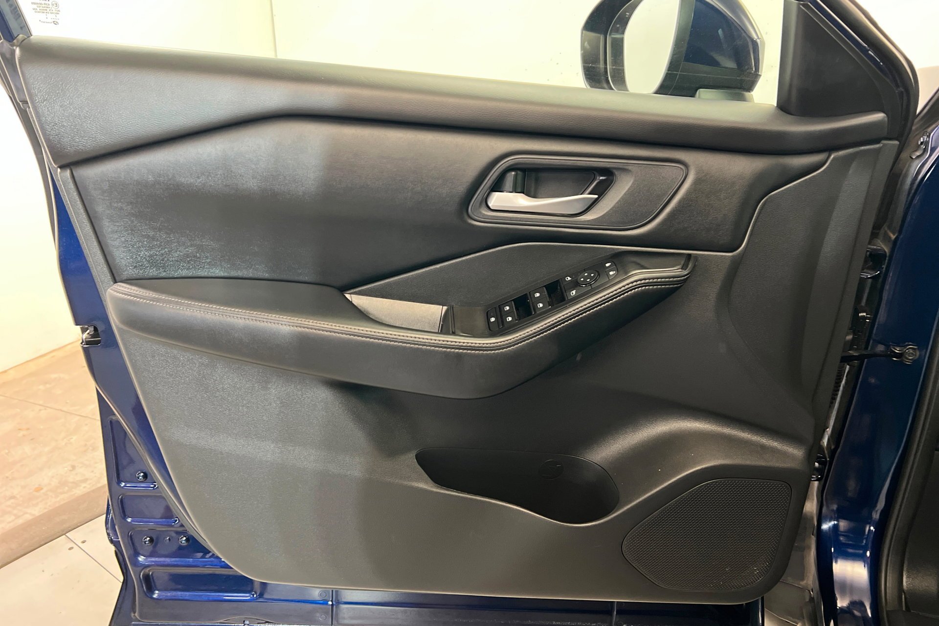 Used 2024 Deep Ocean Blue Pearl Nissan SV image 15