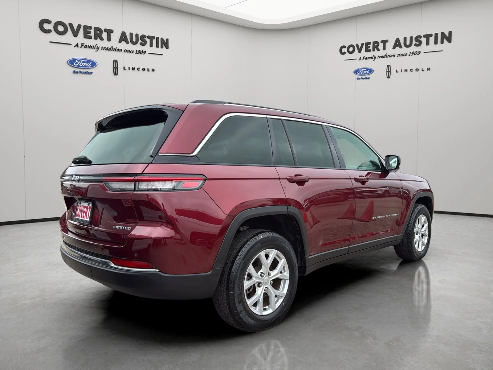 Used 2023 Red Jeep Limited image 5