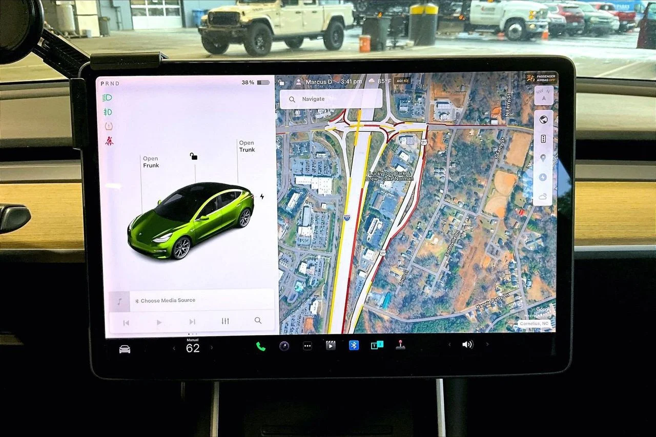 Used 2019  Tesla Long Range image 13