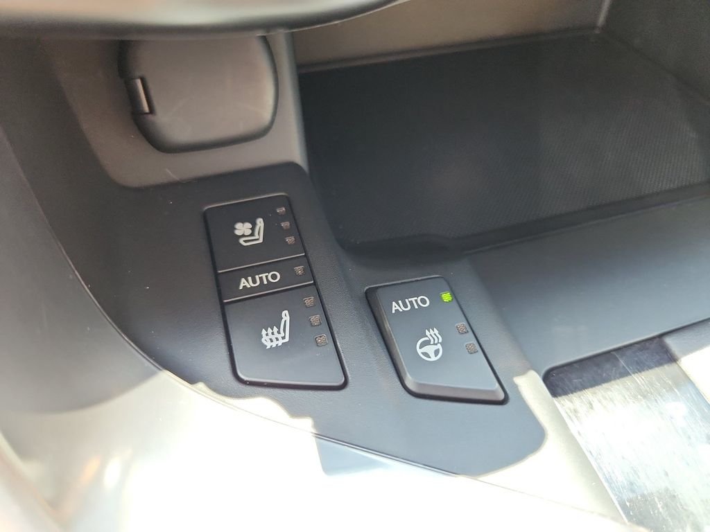 Used 2024 Green Lexus 600 Premium image 26