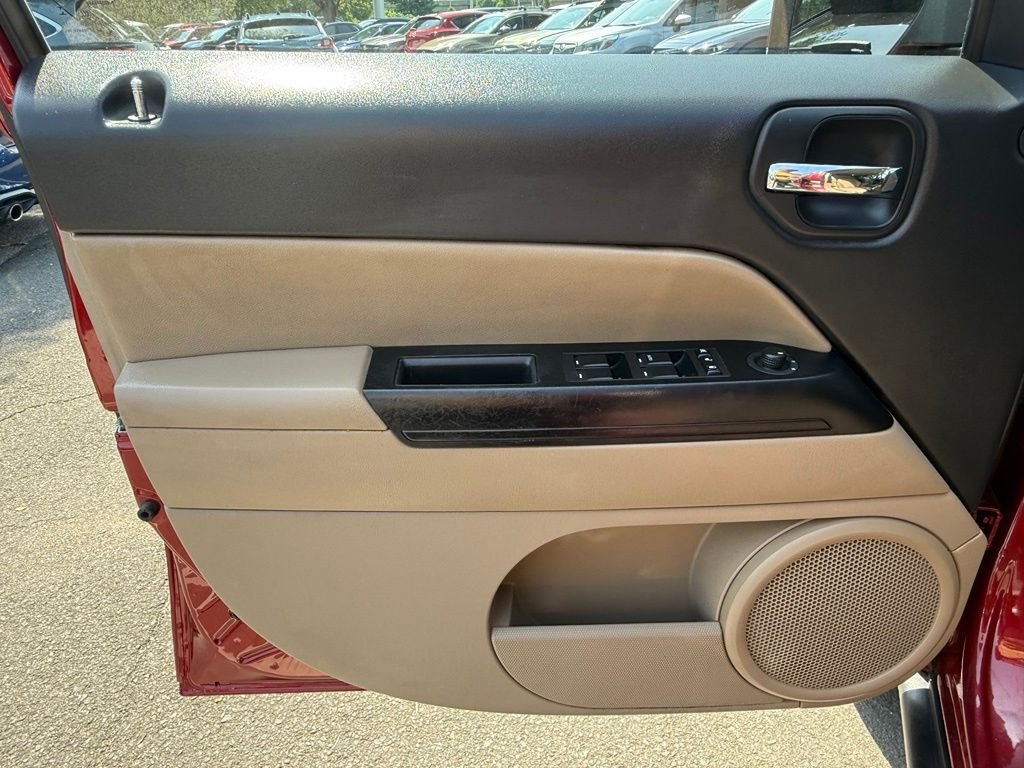 Used 2016 Red Jeep High Altitude image 23
