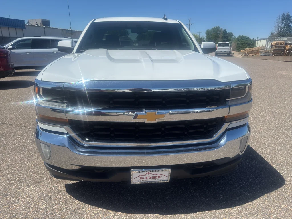 Used 2018 SUMMIT WHITE Chevrolet LT image 3