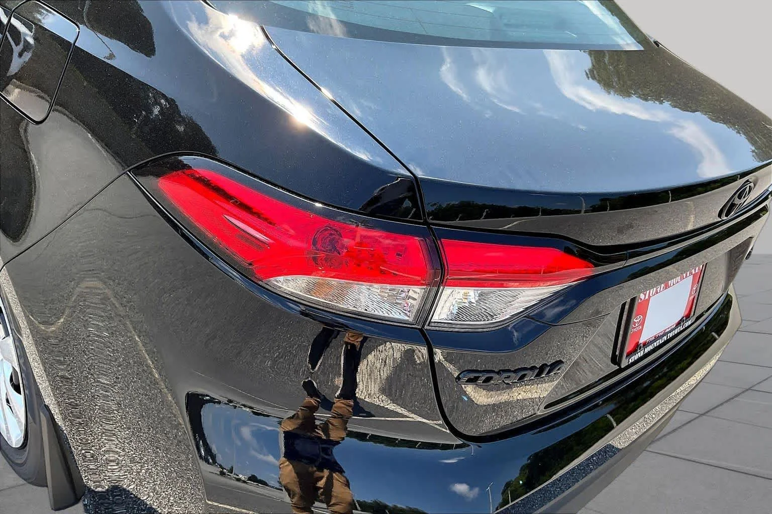 New 2026 Midnight Black Metallic Toyota LE image 14