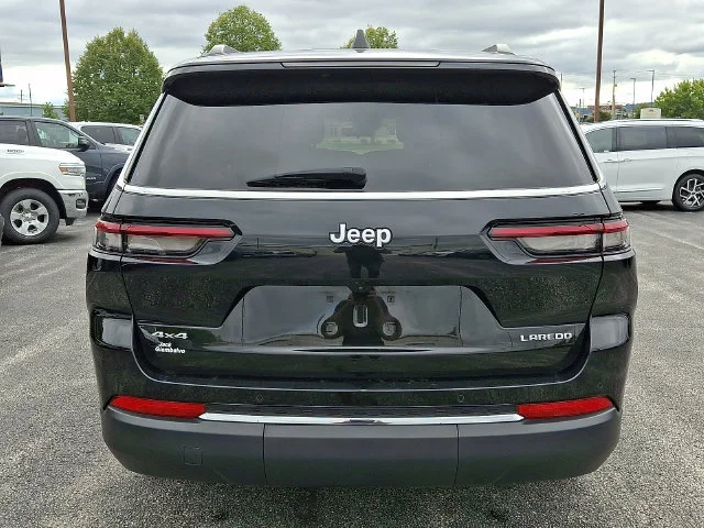 Used 2025 Black Jeep Laredo image 5