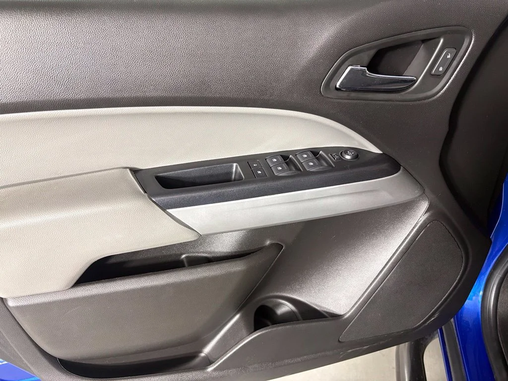 Used 2018 KINETIC BLUE METALLIC Chevrolet 2WD LT image 14