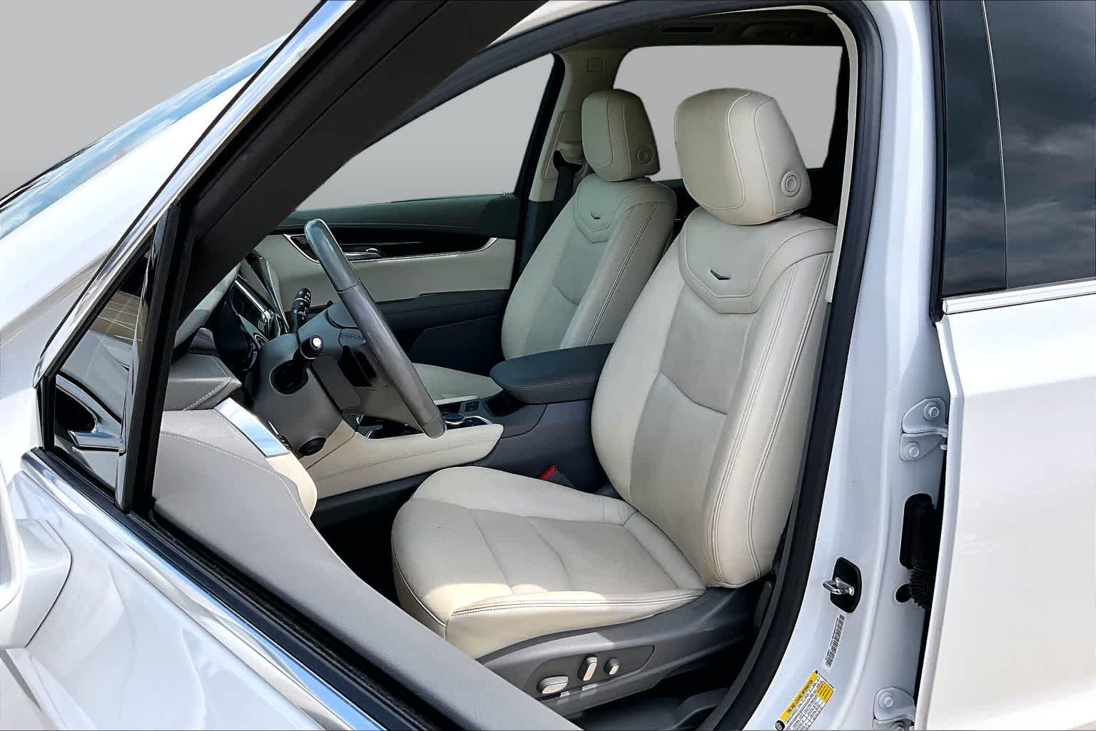 Used 2020 Crystal White Tricoat Cadillac FWD Premium Luxury image 8