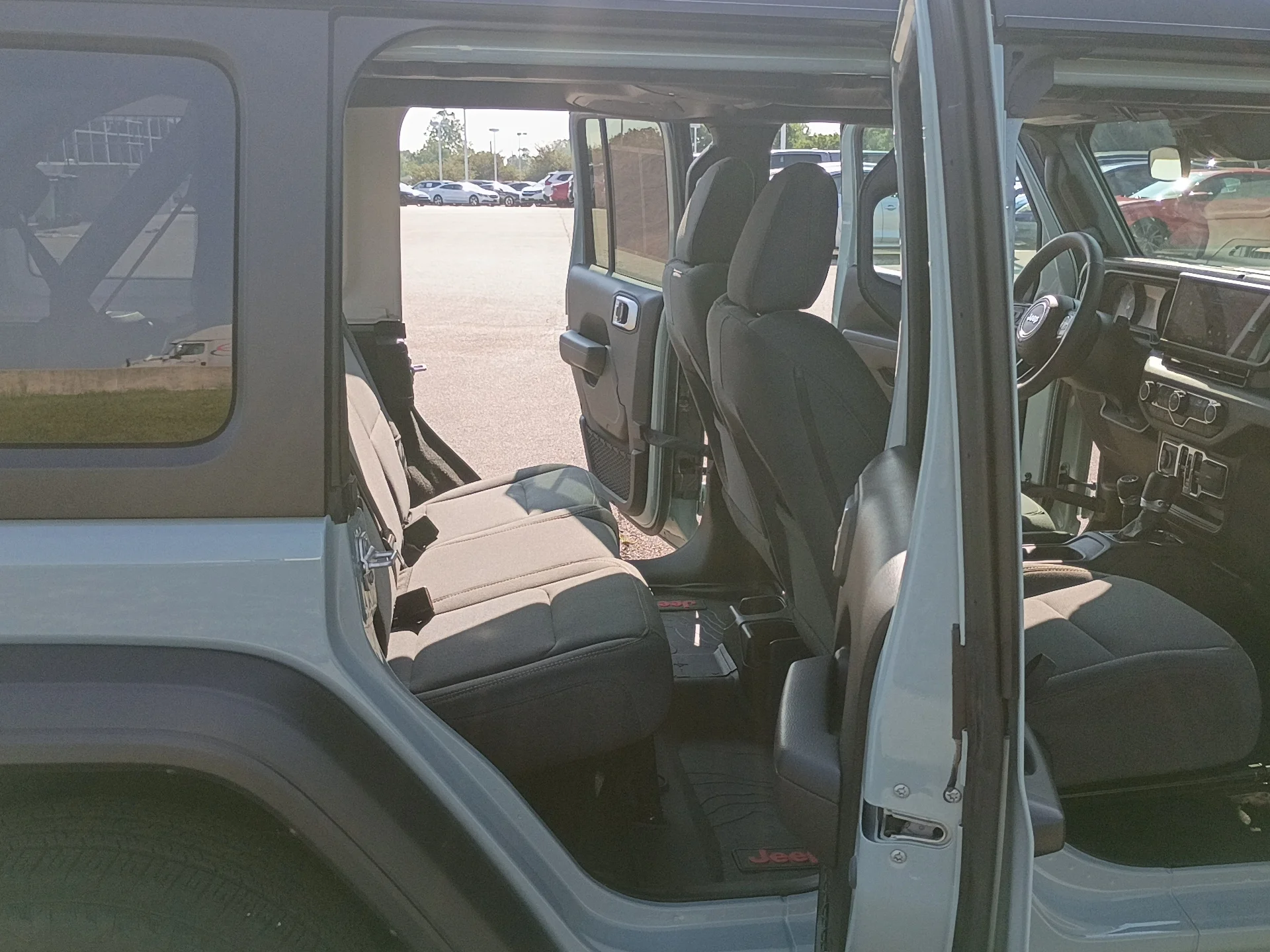 Used 2024 Earl Clear Coat Jeep Sport S image 16