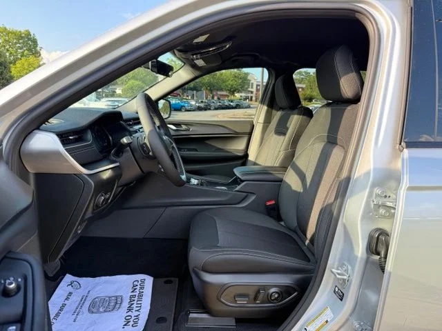 New 2026 Silver Zynith Exterior Paint Jeep Laredo image 13