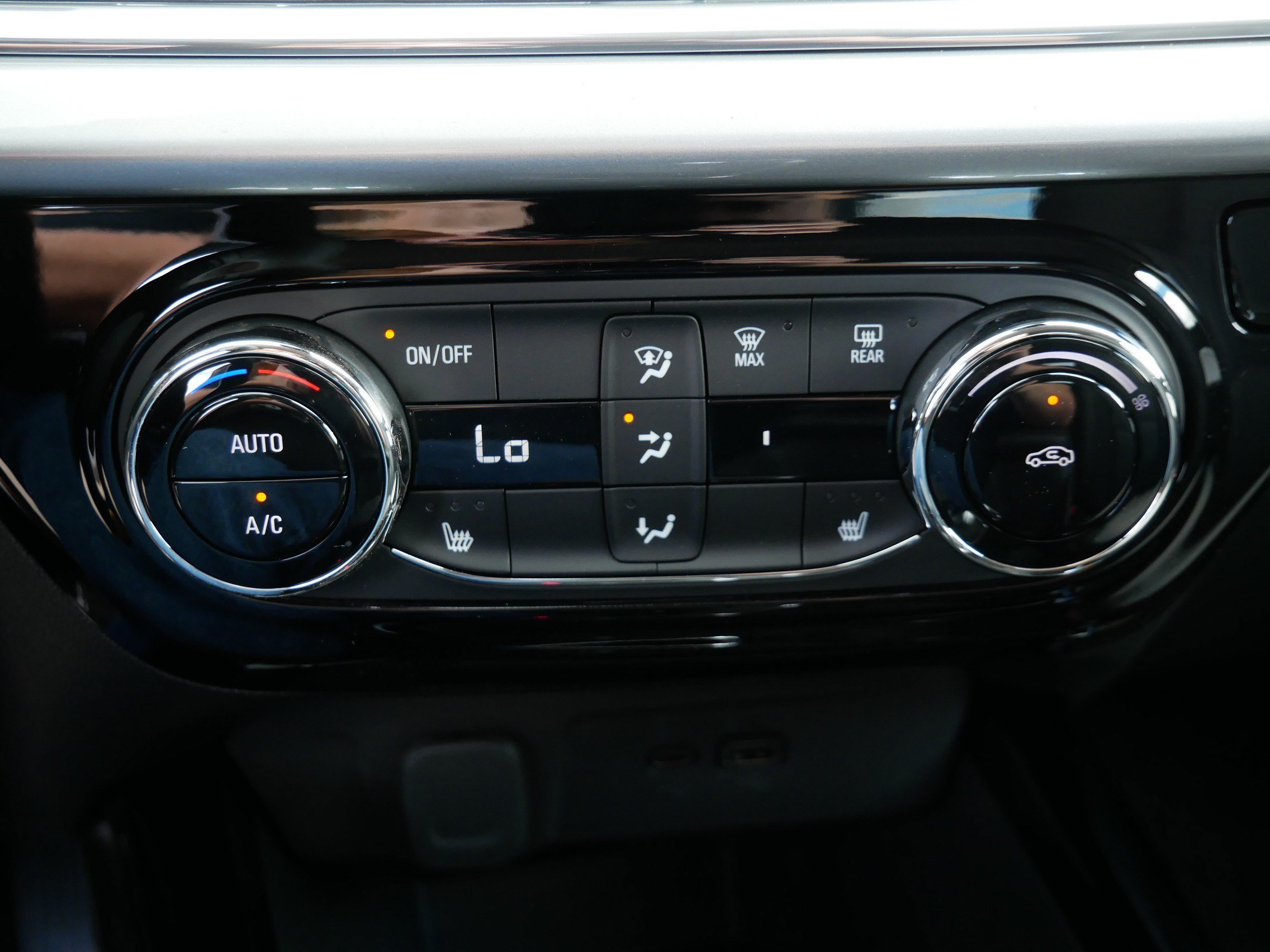 2026 Chevrolet Trax LT - Photo 8