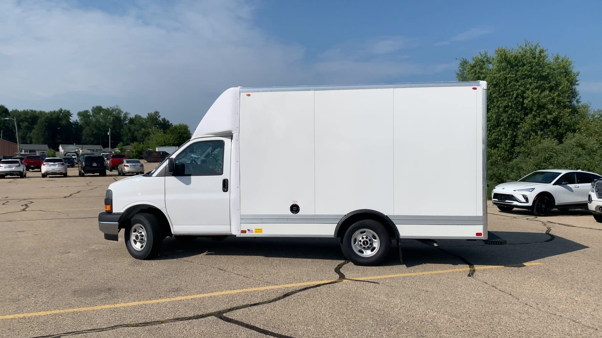 New 2025 Summit White GMC 1WT image 29