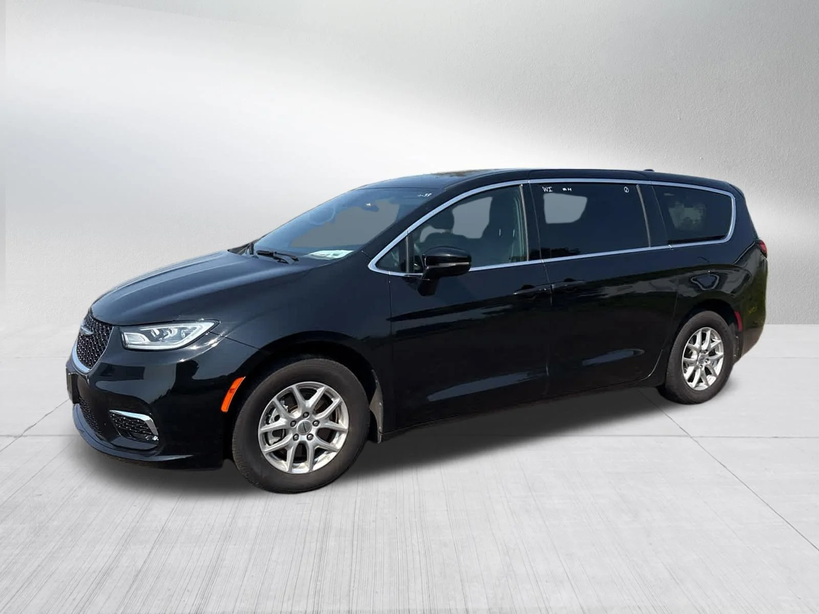 Used 2025 Chrysler Pacifica Select with VIN 2C4RC1BG4SR506809 for sale in Hermantown, Minnesota