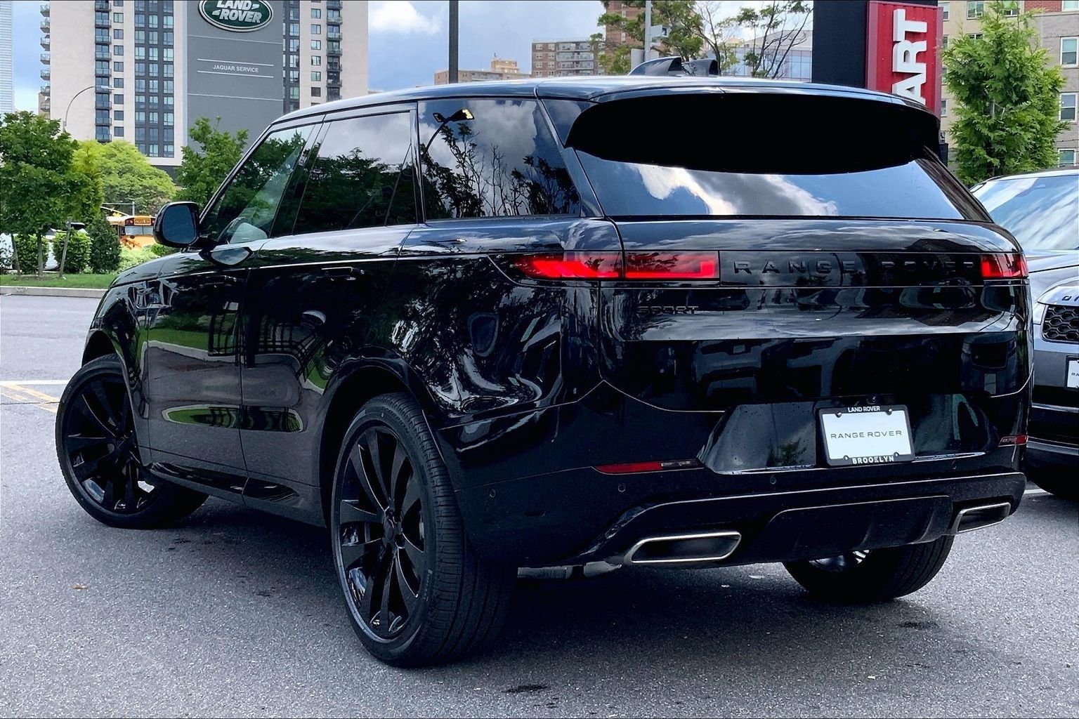 New 2026 Santorini Black Land Rover Dynamic SE image 12