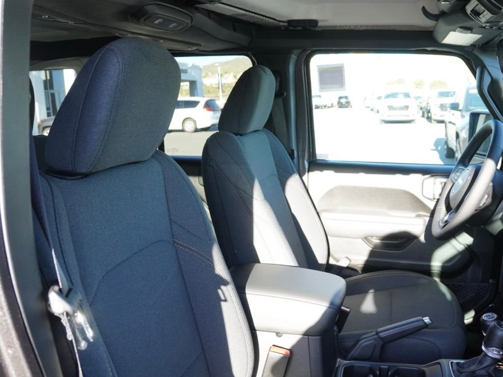 New 2026 Granite Crystal Metallic Clear-Coat Exterior Paint Jeep Sport S image 23