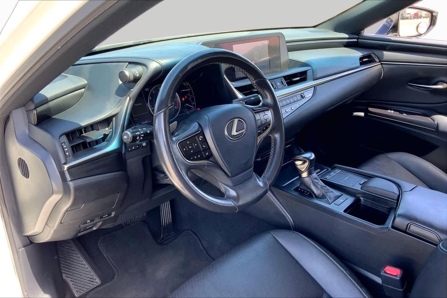 Used 2019 Eminent White Pearl Lexus  image 17