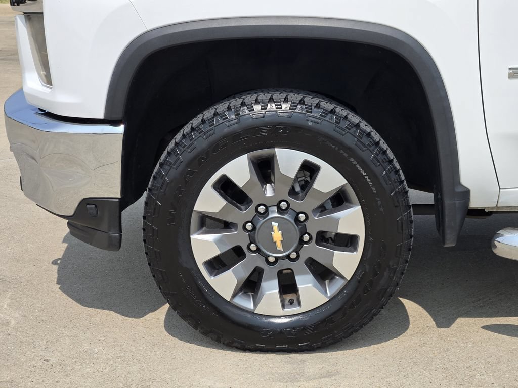Certified Used 2022 SUMMIT WHITE Chevrolet LT image 10