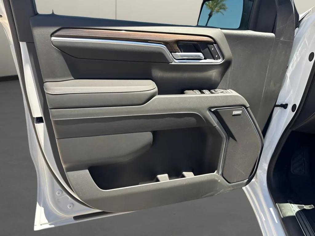 New 2026 Summit White Chevrolet RST image 28