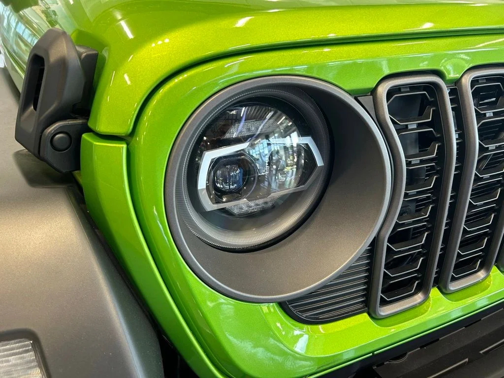 New 2026 Mojito Clearcoat Jeep Sport image 13