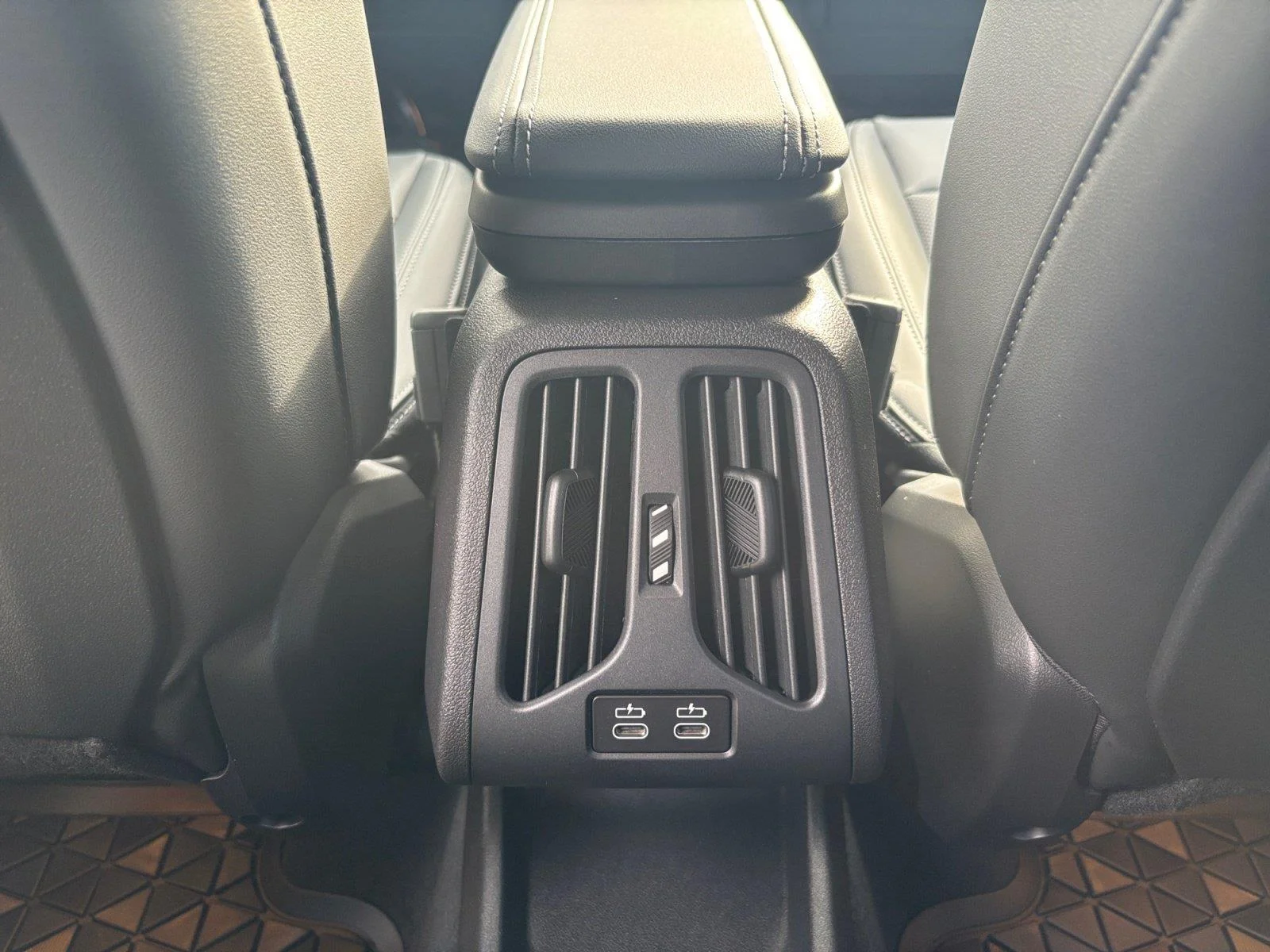 New 2027 Space Silver Metallic BMW xDrive28i image 19