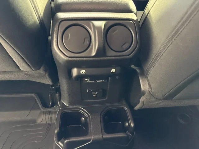 Used 2022 Black Jeep Altitude image 4