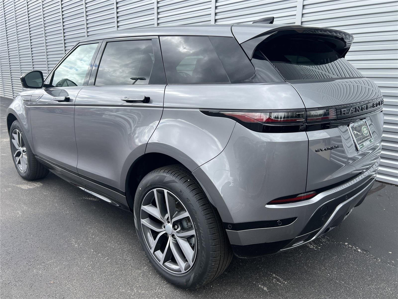 New 2026 Eiger Grey Land Rover Dynamic SE image 3