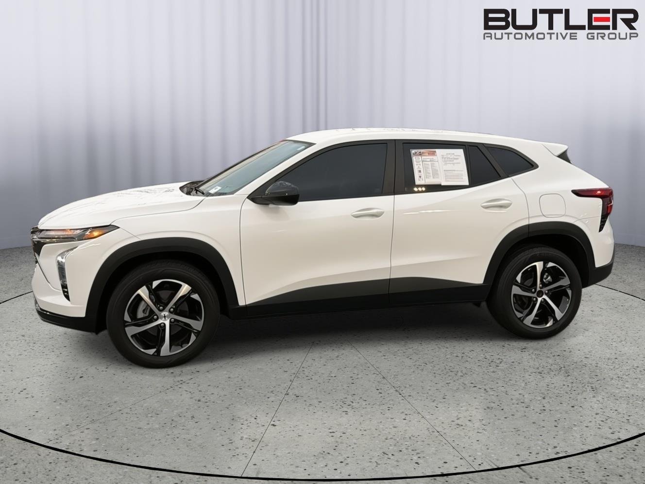 Used 2025 Summit White Chevrolet 1RS image 3
