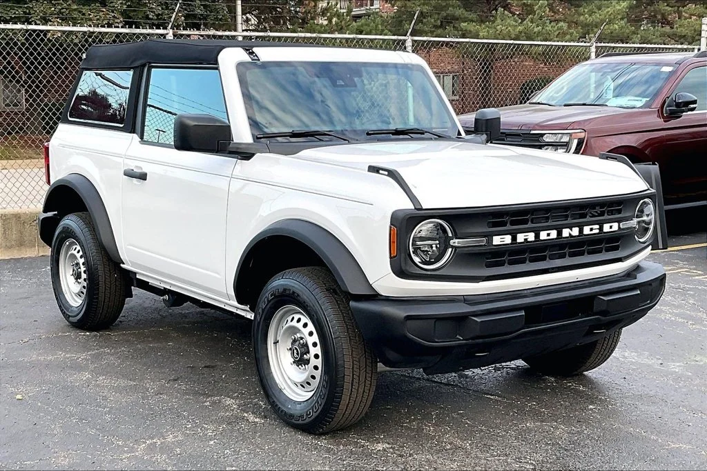 Used 2025 Oxford White Ford Base image 34